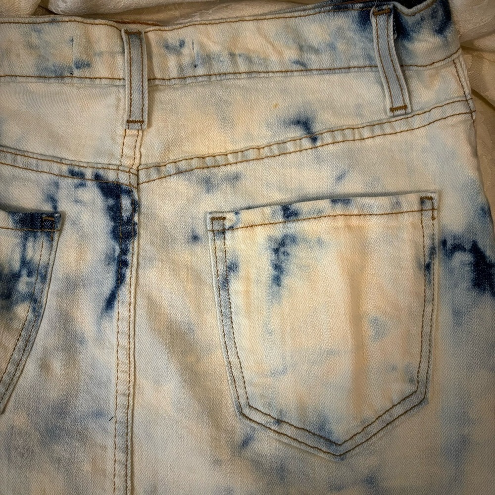 ❤️2/15 or 3/$21❤️ Fashion Nova Aphrodite Denim Skirt, Size Medium - Picture 9 of 13